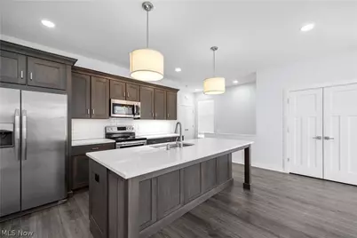2059 W 34th Place, Loveland, OH 44113 - Photo 4