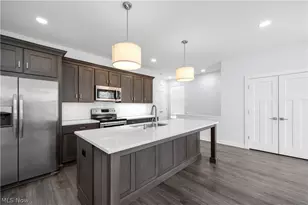 2059 W 34th Pl, Loveland, OH 44113 - Photo 4