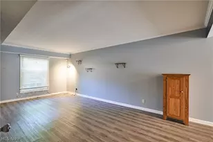 51 Nottoway Ct, Akron, OH 44313 - Photo 4