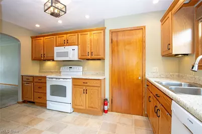927 S Heltman Avenue, Ashland, OH 44805 - Photo 6