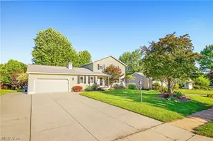 1112 Ledgebrook Dr, Tallmadge, OH 44278 - Photo 2