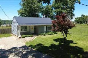 1049 S Luck Ave, Zanesville, OH 43701 - Photo 2
