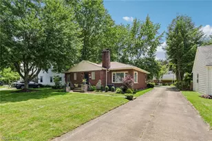 214 Kenwick Dr, Akron, OH 44313 - Photo 2