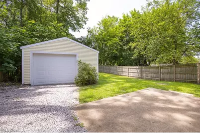 2324 Suncrest Drive, Cuyahoga Falls, OH 44221 - Photo 6