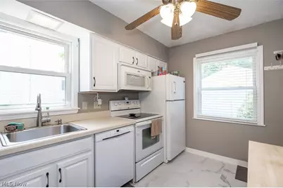 2324 Suncrest Drive, Cuyahoga Falls, OH 44221 - Photo 6