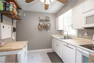 2324 Suncrest Drive, Cuyahoga Falls, OH 44221 - Photo 8
