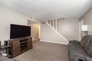 2324 Suncrest Dr, Cuyahoga Falls, OH 44221 - Photo 14