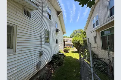 1018 Foster Avenue, Cambridge, OH 43725 - Photo 4