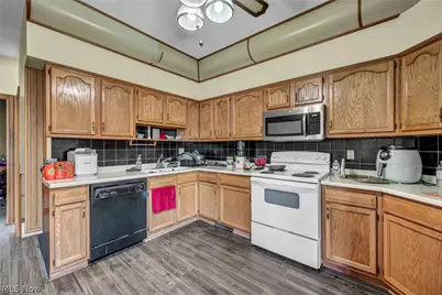 1202 Lawrence Road NE, Canton, OH 44705 - Photo 4