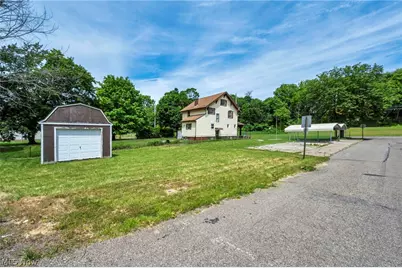 1202 Lawrence Road NE, Canton, OH 44705 - Photo 16