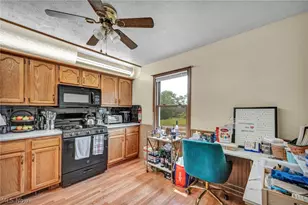 1202 Lawrence Rd NE, Canton, OH 44705 - Photo 12