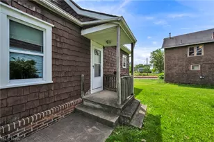 1206 Lawrence Rd NE, Canton, OH 44705 - Photo 16