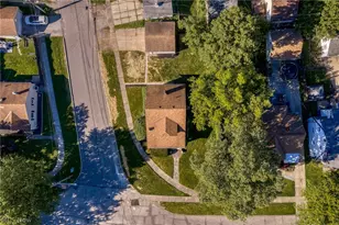 6502 Renwood Dr, Parma, OH 44129 - Photo 2
