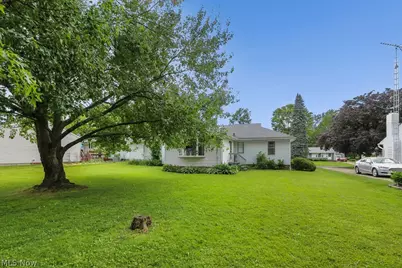 2360 Burton Avenue, Alliance, OH 44601 - Photo 32
