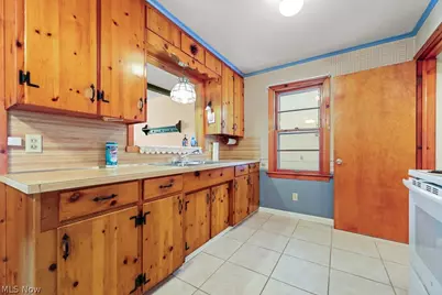 2360 Burton Avenue, Alliance, OH 44601 - Photo 8