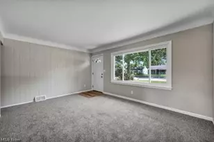 660 Rokeby Rd, Eastlake, OH 44095 - Photo 8
