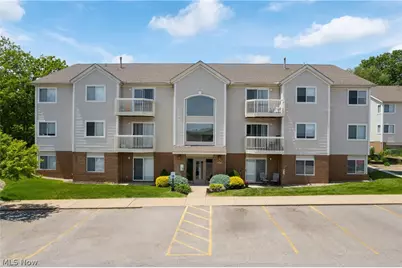 1456 Buckingham Gate A Boulevard, Cuyahoga Falls, OH 44221 - Photo 2