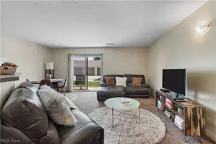 1456 Buckingham Gate A Blvd, Cuyahoga Falls, OH 44221 - Photo 8