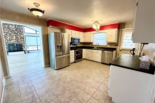 212 Wayne Ave, Weirton, WV 26062 - Photo 8