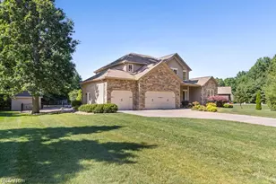 2820 Ashwood Dr, Alliance, OH 44601 - Photo 2