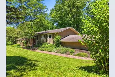 905 Heritage Lane, Bath, OH 44333 - Photo 2