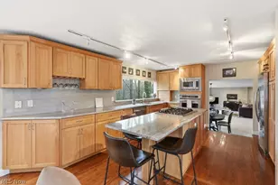 905 Heritage Ln, Bath, OH 44333 - Photo 10