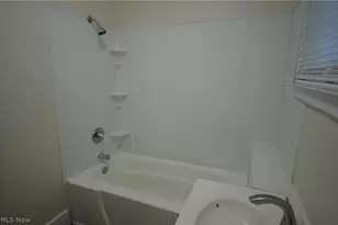 900 Sherman St, Akron, OH 44311 - Photo 18