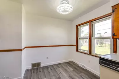 295 E Boxwood Avenue, Akron, OH 44301 - Photo 8