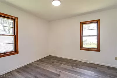 295 E Boxwood Avenue, Akron, OH 44301 - Photo 14