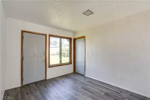 295 E Boxwood Ave, Akron, OH 44301 - Photo 22