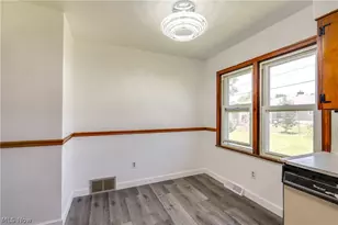 295 E Boxwood Ave, Akron, OH 44301 - Photo 8
