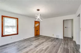 295 E Boxwood Ave, Akron, OH 44301 - Photo 6