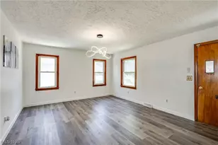 295 E Boxwood Ave, Akron, OH 44301 - Photo 4