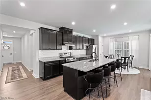 6877 Harrington Ct NE, Canton, OH 44721 - Photo 8