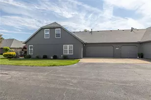 1055 N Jefferson St, Medina, OH 44256 - Photo 2