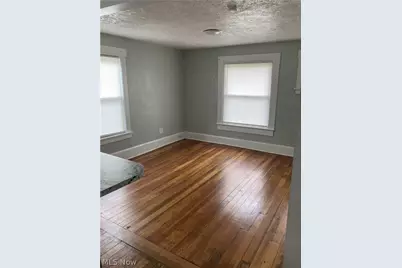 2527 Coventry Boulevard NE, Canton, OH 44705 - Photo 4