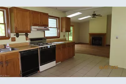 695 Morris Drive, Vermilion, OH 44089 - Photo 2