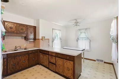 744 Utica Avenue, Akron, OH 44312 - Photo 2