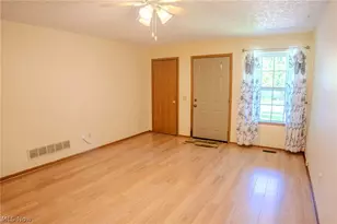 906 Ivor Ave, Akron, OH 44314 - Photo 6