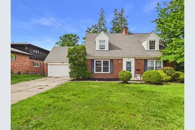 683 E Ford Avenue, Barberton, OH 44203 - Photo 1
