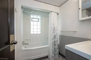 2083 Chesterland Ave, Oakwood, OH 44107 - Photo 18