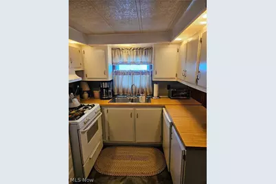 1243 Los Angeles Boulevard NW, North Canton, OH 44720 - Photo 6