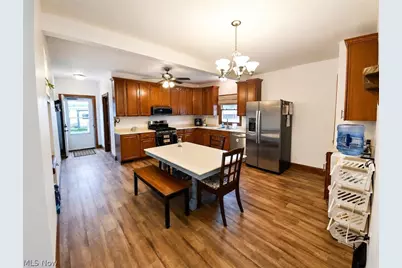 8942 Edison Street NE, Louisville, OH 44641 - Photo 6