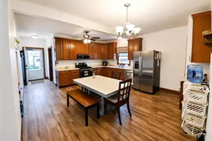 8942 Edison St NE, Louisville, OH 44641 - Photo 6