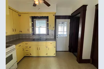 363 Spring Street, Struthers, OH 44471 - Photo 6
