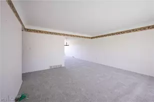 651 E Parkleigh Dr, Green Hills, OH 44131 - Photo 2