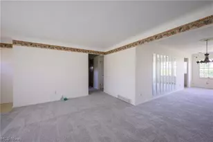 651 E Parkleigh Dr, Green Hills, OH 44131 - Photo 4