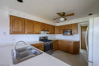 651 E Parkleigh Drive, Green Hills, OH 44131 - Photo 12
