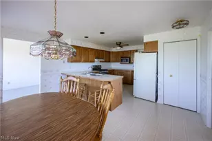 651 E Parkleigh Dr, Green Hills, OH 44131 - Photo 10