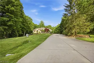 11565 Robin Wood Ln, Chagrin Falls, OH 44023 - Photo 2